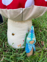 Load image into Gallery viewer, Mushroom Village with family