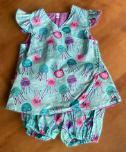 Load image into Gallery viewer, Wrap Tunic with Pantaloon Shorts Size 4