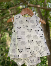 Load image into Gallery viewer, Wrap Tunic and Pantaloon Shorts size 0