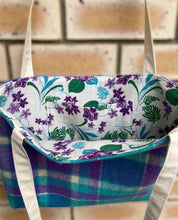 Load image into Gallery viewer, Wool Tote Bag