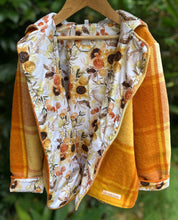 Load image into Gallery viewer, Wool Coat size 6