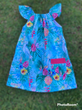 Load image into Gallery viewer, Summer Dress size 4
