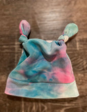 Load image into Gallery viewer, Knot Baby Beanie size newborn
